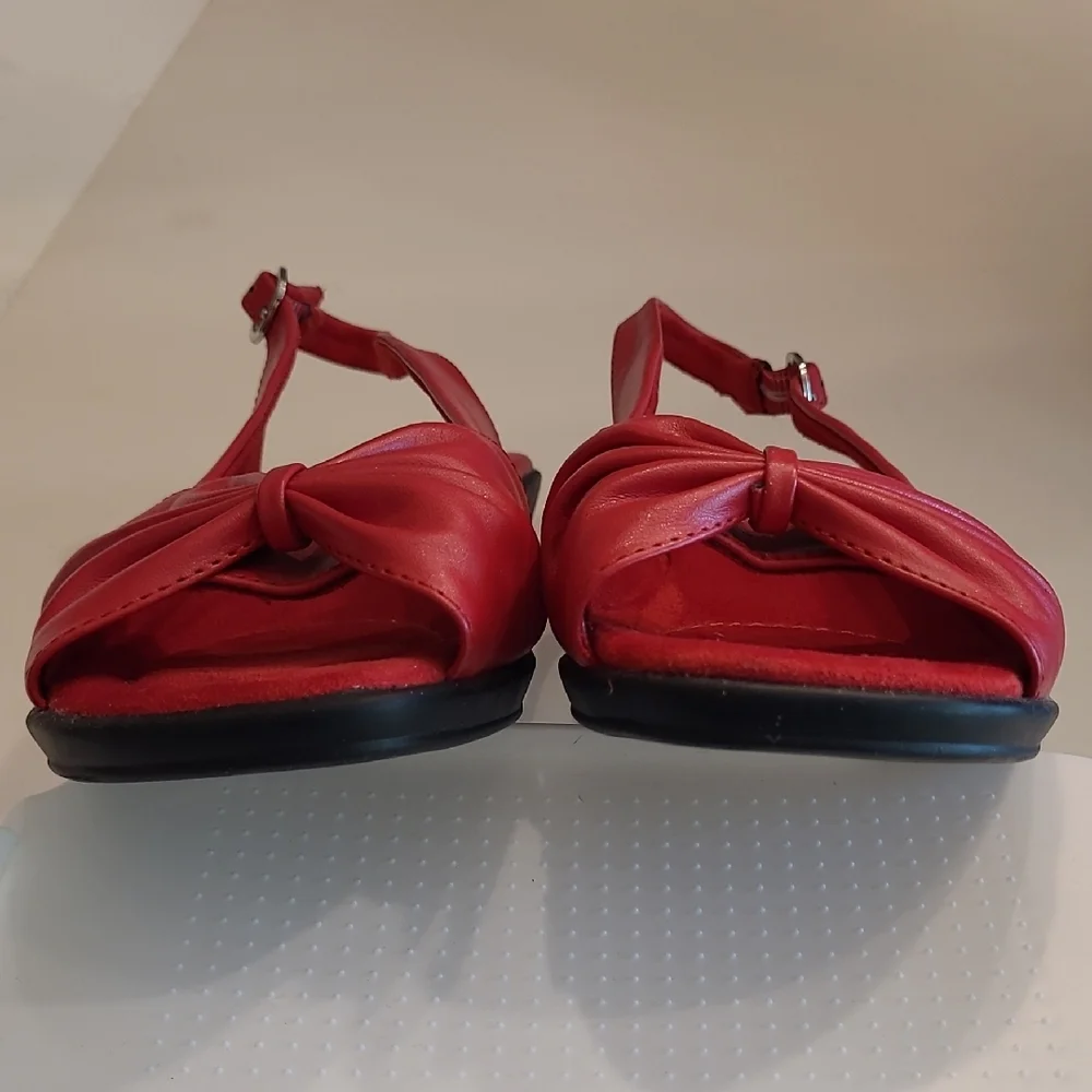 Easy Street Soft Red slingback Wedge Sandals Block Heels Ankle Strap Retro NWOT